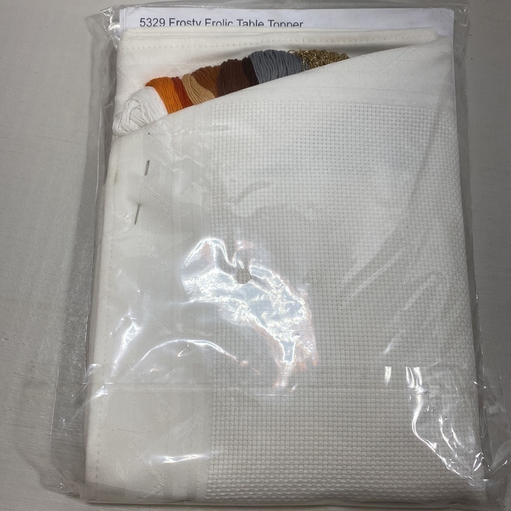 NWT Nob hill linens needlepoint table topper​​​​​​​​​​​​​​​ - Picture 4 of 5